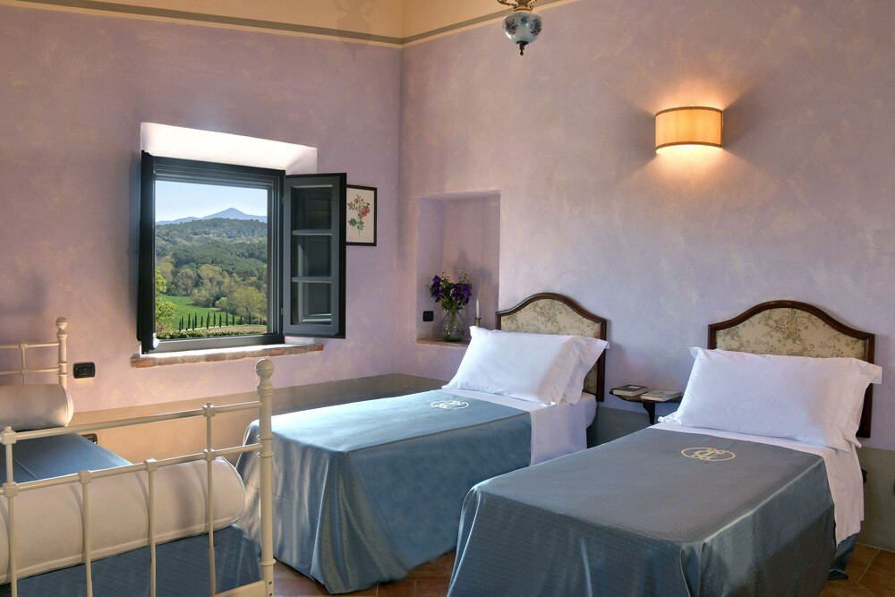 VILLA ASIA -2einzelbetten-zustellbett-fenster-aussicht-guardistallo-toskana-nord