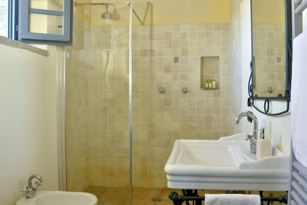 VILLA ASIA -badezimmer-dusche-guardistallo-toskana-nord